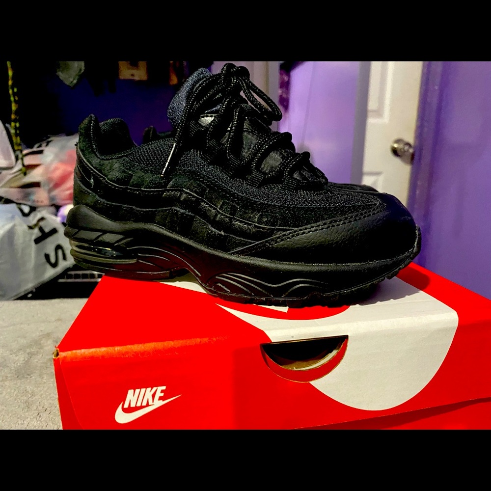 Little kid Nike airmax 95